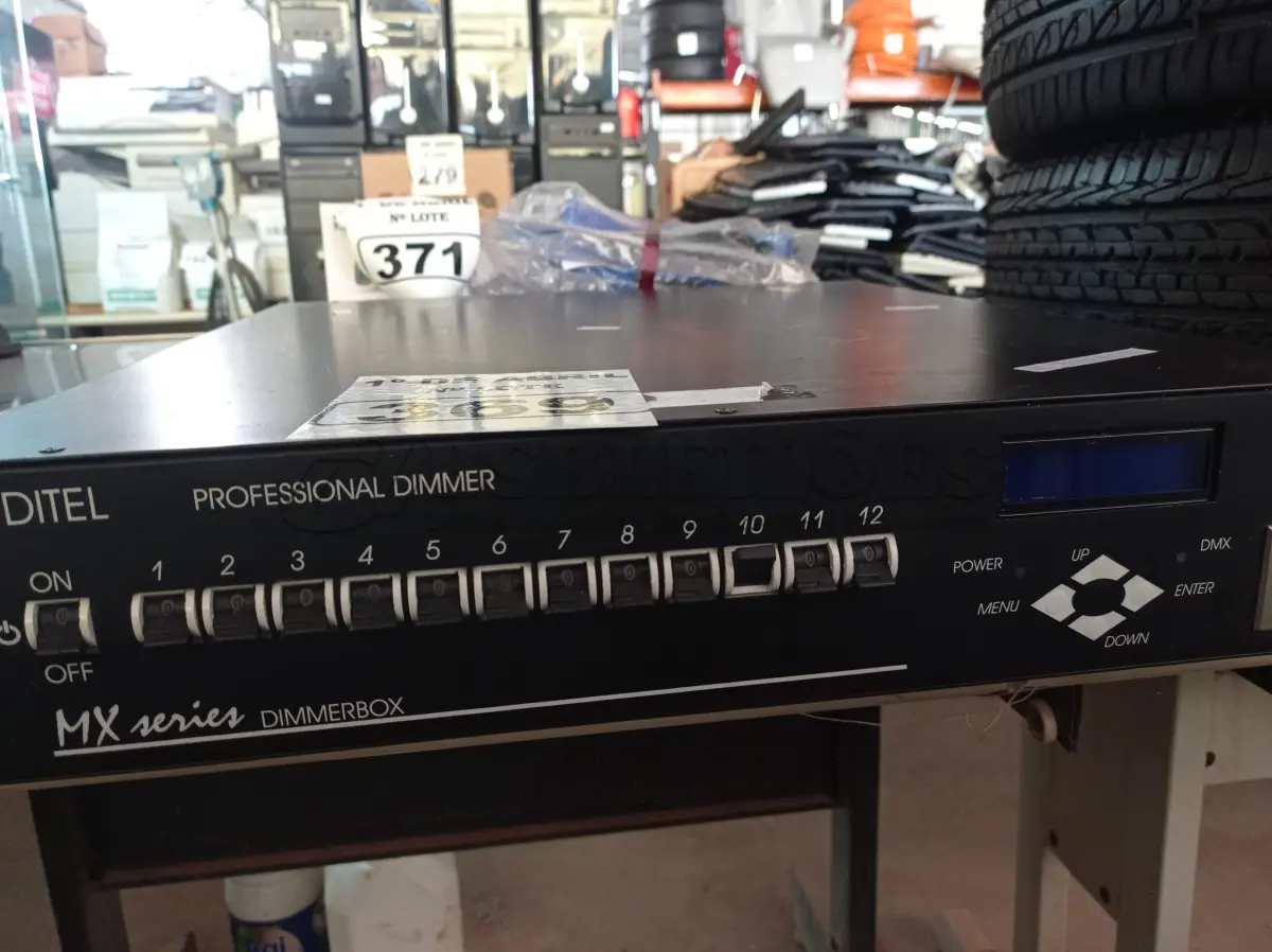 LOTE 369 - 01 APARELHO DIMMERBOX DIGITAL. (NO ESTADO) ATENÇÃO! FAZER A VISITAÇÃO ANTES DE ARREMATAR, NÃO SABEMOS SE FUNCIONA. LEILÃO NÃO TEM GARANTIA E NEM DEVOLUÇÃO, SUJEITO A POSSÍVEIS AVARIAS VISÍVEIS/OCULTAS E/OU AUSÊNCIA DE COMPONENTES.