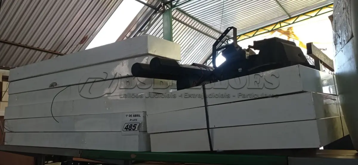 LOTE 485 - 01 LOTE COM VÁRIAS LUMINÁRIAS MARCAS E MODELOS DIVERSOS. (NO ESTADO) ATENÇÃO! FAZER A VISITAÇÃO ANTES DE ARREMATAR, NÃO SABEMOS SE FUNCIONA. LEILÃO NÃO TEM GARANTIA E NEM DEVOLUÇÃO, SUJEITO A POSSÍVEIS AVARIAS VISÍVEIS/OCULTAS E/OU AUSÊNCIA DE COMPONENTES.