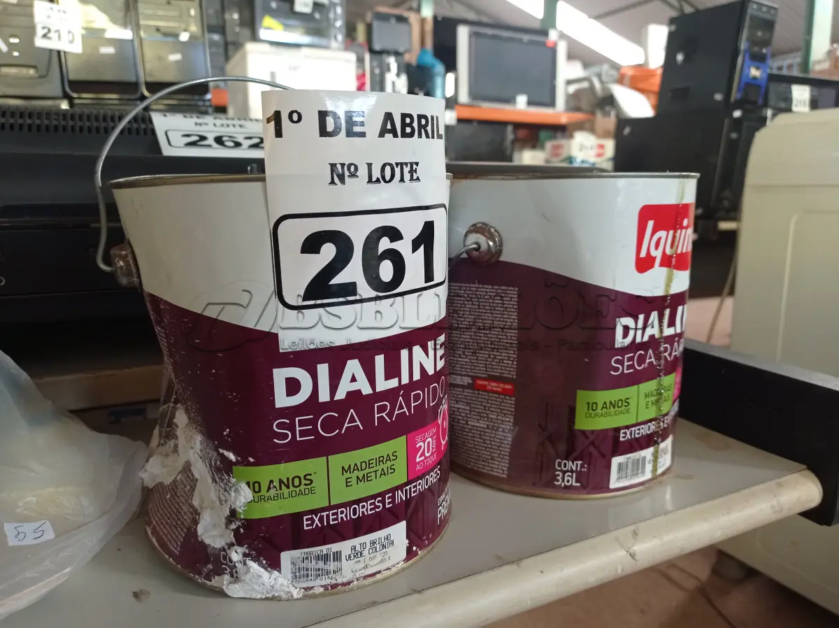 LOTE 261 - 02 GALÕES DE ESMALTE SINTÉTICO IQUINE DIALINE 3,6L NA COR VERDE COLONIAL. (NO ESTADO) ATENÇÃO! FAZER A VISITAÇÃO ANTES DE ARREMATAR, NÃO SABEMOS SE FUNCIONA. LEILÃO NÃO TEM GARANTIA E NEM DEVOLUÇÃO, SUJEITO A POSSÍVEIS AVARIAS VISÍVEIS/OCULTAS E/OU AUSÊNCIA DE COMPONENTES.