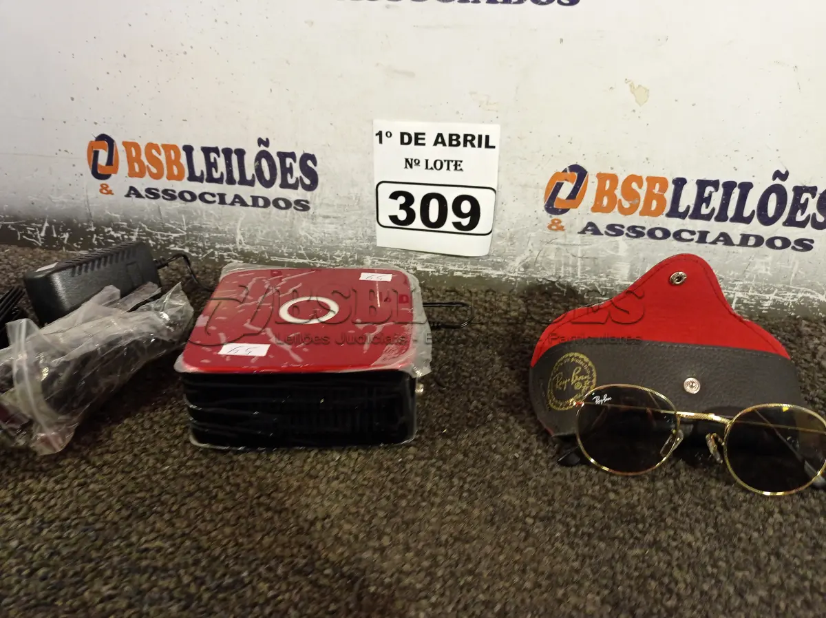 LOTE 309 - 01 APARELHO CINEBOX E 01 ÓCULOS.  (NO ESTADO) ATENÇÃO! FAZER A VISITAÇÃO ANTES DE ARREMATAR, NÃO SABEMOS SE FUNCIONA. LEILÃO NÃO TEM GARANTIA E NEM DEVOLUÇÃO, SUJEITO A POSSÍVEIS AVARIAS VISÍVEIS/OCULTAS E/OU AUSÊNCIA DE COMPONENTES.