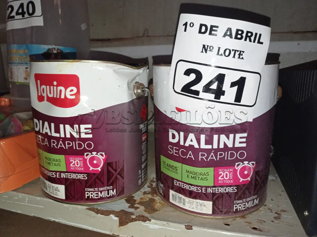 LOTE 241 - 02 GALÕES DE ESMALTE SINTÉTICO IQUINE DIALINE 3,6L NA COR VERDE COLONIAL. (NO ESTADO) ATENÇÃO! FAZER A VISITAÇÃO ANTES DE ARREMATAR, NÃO SABEMOS SE FUNCIONA. LEILÃO NÃO TEM GARANTIA E NEM DEVOLUÇÃO, SUJEITO A POSSÍVEIS AVARIAS VISÍVEIS/OCULTAS E/OU AUSÊNCIA DE COMPONENTES.