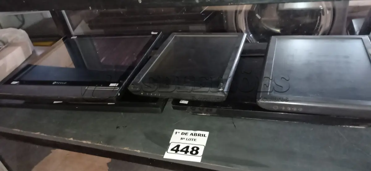 LOTE 448 - 05 MONITORES MARCAS E MODELOS DIVERSOS PARA RETIRADA DE PEÇAS. (NO ESTADO) ATENÇÃO! FAZER A VISITAÇÃO ANTES DE ARREMATAR, NÃO SABEMOS SE FUNCIONA. LEILÃO NÃO TEM GARANTIA E NEM DEVOLUÇÃO, SUJEITO A POSSÍVEIS AVARIAS VISÍVEIS/OCULTAS E/OU AUSÊNCIA DE COMPONENTES.
