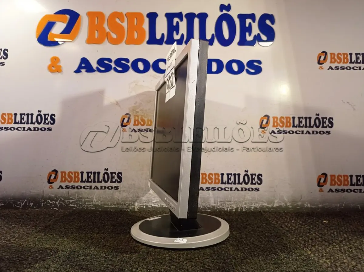 LOTE 466 - 01 MONITOR MARCA SAMSUNG. (NO ESTADO) ATENÇÃO! FAZER A VISITAÇÃO ANTES DE ARREMATAR, NÃO SABEMOS SE FUNCIONA. LEILÃO NÃO TEM GARANTIA E NEM DEVOLUÇÃO, SUJEITO A POSSÍVEIS AVARIAS VISÍVEIS/OCULTAS E/OU AUSÊNCIA DE COMPONENTES.