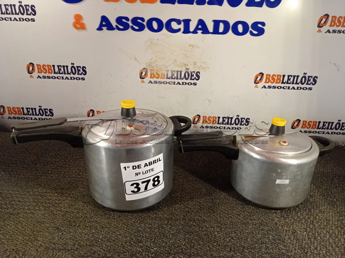 LOTE 378 - 02 PANELAS DE PRESSÃO. (NO ESTADO) ATENÇÃO! FAZER A VISITAÇÃO ANTES DE ARREMATAR, NÃO SABEMOS SE FUNCIONA. LEILÃO NÃO TEM GARANTIA E NEM DEVOLUÇÃO, SUJEITO A POSSÍVEIS AVARIAS VISÍVEIS/OCULTAS E/OU AUSÊNCIA DE COMPONENTES.