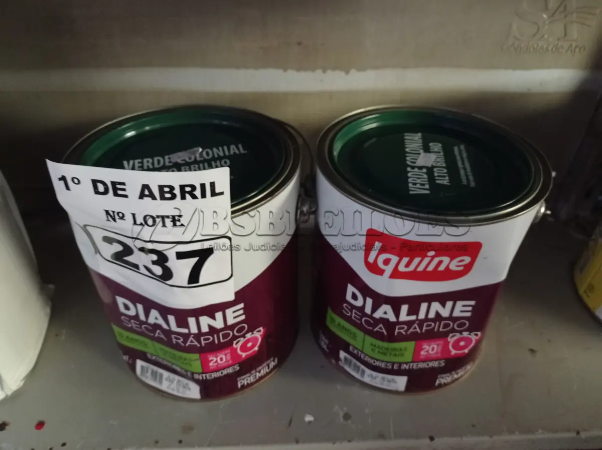 LOTE 237 - 02 GALÕES DE ESMALTE SINTÉTICO IQUINE DIALINE 3,6L NA COR VERDE COLONIAL. (NO ESTADO) ATENÇÃO! FAZER A VISITAÇÃO ANTES DE ARREMATAR, NÃO SABEMOS SE FUNCIONA. LEILÃO NÃO TEM GARANTIA E NEM DEVOLUÇÃO, SUJEITO A POSSÍVEIS AVARIAS VISÍVEIS/OCULTAS E/OU AUSÊNCIA DE COMPONENTES.