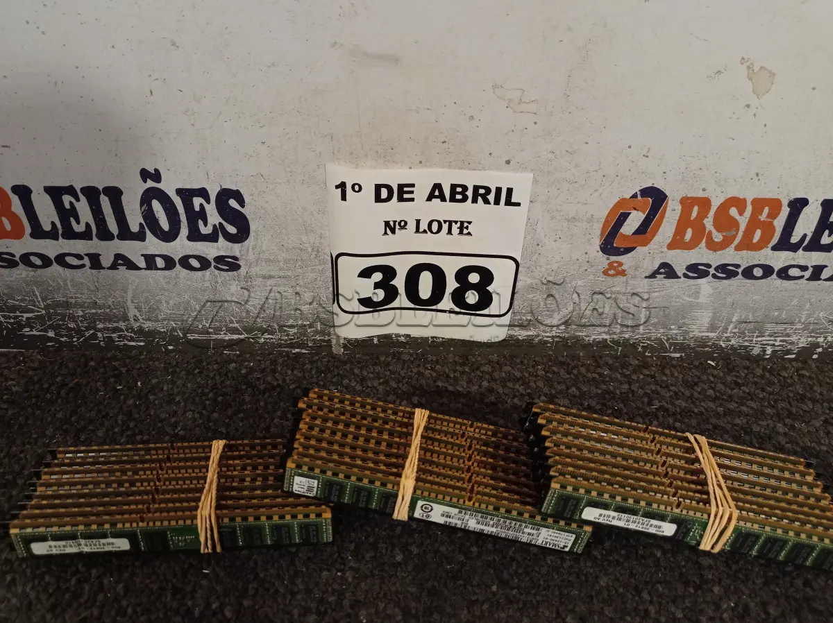 LOTE 308 - 01 LOTE COM VÁRIAS MEMORIAS MARCAS E MODELOS DIVERSOS. (NO ESTADO) ATENÇÃO! FAZER A VISITAÇÃO ANTES DE ARREMATAR, NÃO SABEMOS SE FUNCIONA. LEILÃO NÃO TEM GARANTIA E NEM DEVOLUÇÃO, SUJEITO A POSSÍVEIS AVARIAS VISÍVEIS/OCULTAS E/OU AUSÊNCIA DE COMPONENTES.