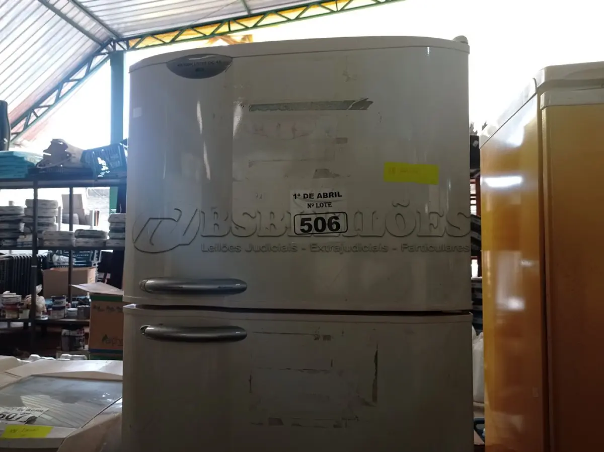 LOTE 506 - 01 GELADEIRA DUPLEX 220V. (NO ESTADO) ATENÇÃO! FAZER A VISITAÇÃO ANTES DE ARREMATAR, NÃO SABEMOS SE FUNCIONA. LEILÃO NÃO TEM GARANTIA E NEM DEVOLUÇÃO, SUJEITO A POSSÍVEIS AVARIAS VISÍVEIS/OCULTAS E/OU AUSÊNCIA DE COMPONENTES.