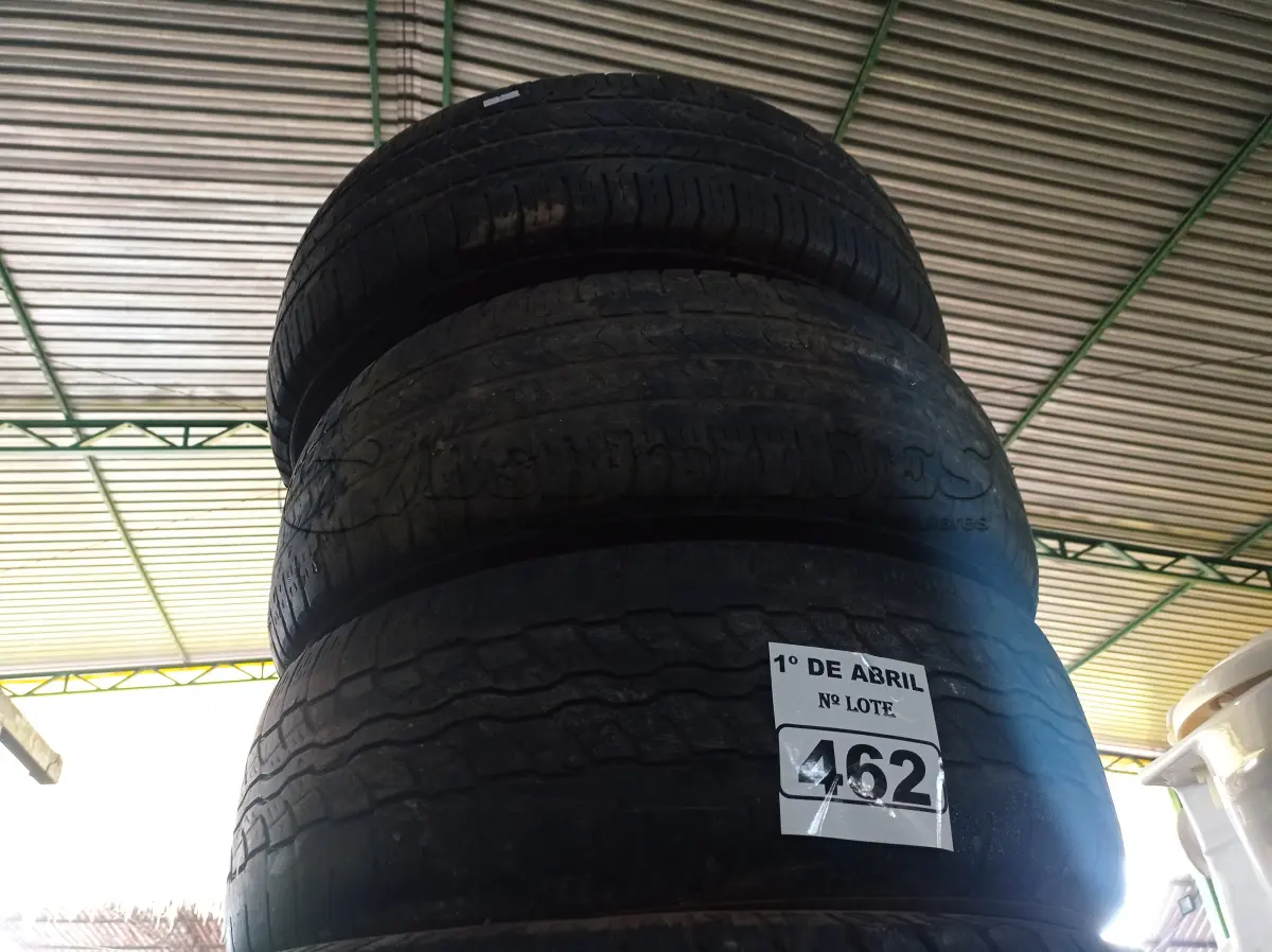LOTE 462 - 04 PNEUS USADOS MEDIDAS DIVERSAS. (NO ESTADO) ATENÇÃO! FAZER A VISITAÇÃO ANTES DE ARREMATAR, NÃO SABEMOS SE FUNCIONA. LEILÃO NÃO TEM GARANTIA E NEM DEVOLUÇÃO, SUJEITO A POSSÍVEIS AVARIAS VISÍVEIS/OCULTAS E/OU AUSÊNCIA DE COMPONENTES.