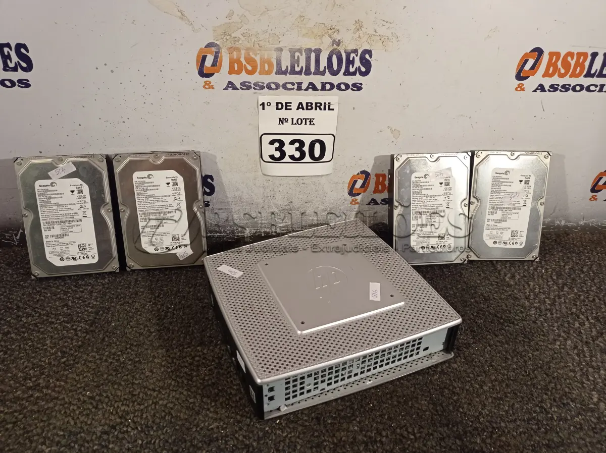 LOTE 330 - 01 MINI CPU E 04 HARD DISC MARCAS E MODELOS DIVERSOS. (NO ESTADO) ATENÇÃO! FAZER A VISITAÇÃO ANTES DE ARREMATAR, NÃO SABEMOS SE FUNCIONA. LEILÃO NÃO TEM GARANTIA E NEM DEVOLUÇÃO, SUJEITO A POSSÍVEIS AVARIAS VISÍVEIS/OCULTAS E/OU AUSÊNCIA DE COMPONENTES.