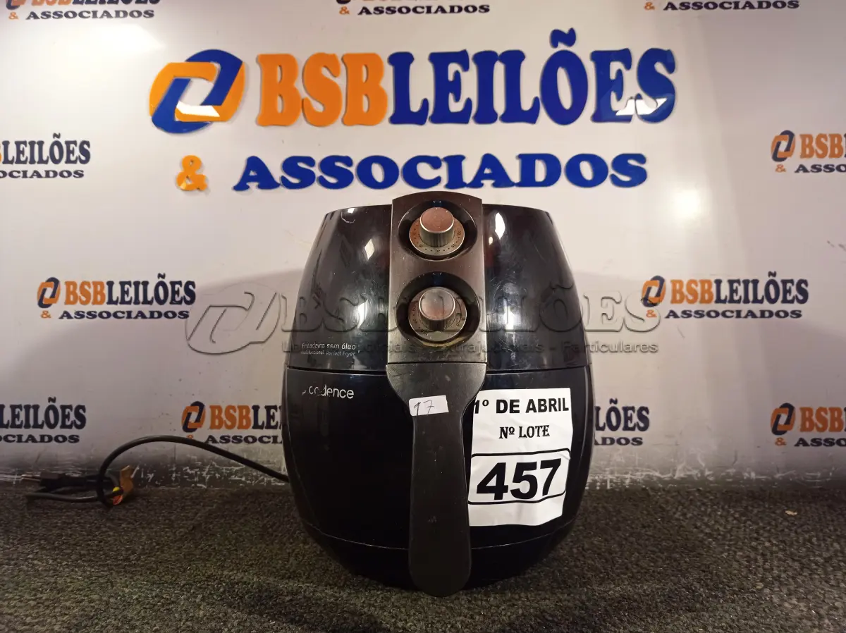 LOTE 457 - 01 AIR FRY MARCA CADENCE. (NO ESTADO) ATENÇÃO! FAZER A VISITAÇÃO ANTES DE ARREMATAR, NÃO SABEMOS SE FUNCIONA. LEILÃO NÃO TEM GARANTIA E NEM DEVOLUÇÃO, SUJEITO A POSSÍVEIS AVARIAS VISÍVEIS/OCULTAS E/OU AUSÊNCIA DE COMPONENTES.