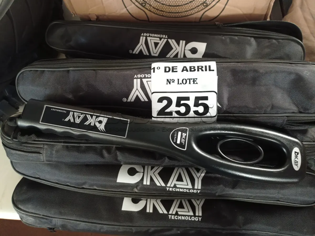 LOTE 255 - 10 DETECTORES DE METAIS. (NO ESTADO) ATENÇÃO! FAZER A VISITAÇÃO ANTES DE ARREMATAR, NÃO SABEMOS SE FUNCIONA. LEILÃO NÃO TEM GARANTIA E NEM DEVOLUÇÃO, SUJEITO A POSSÍVEIS AVARIAS VISÍVEIS/OCULTAS E/OU AUSÊNCIA DE COMPONENTES.
