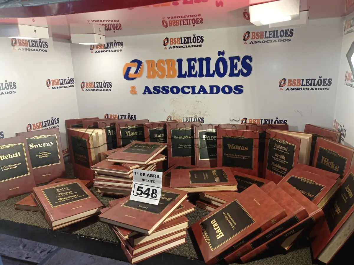 LOTE 548 - 46 LIVROS DIVERSOS. (NO ESTADO) ATENÇÃO! FAZER A VISITAÇÃO ANTES DE ARREMATAR, NÃO SABEMOS SE FUNCIONA. LEILÃO NÃO TEM GARANTIA E NEM DEVOLUÇÃO, SUJEITO A POSSÍVEIS AVARIAS VISÍVEIS/OCULTAS E/OU AUSÊNCIA DE COMPONENTES.