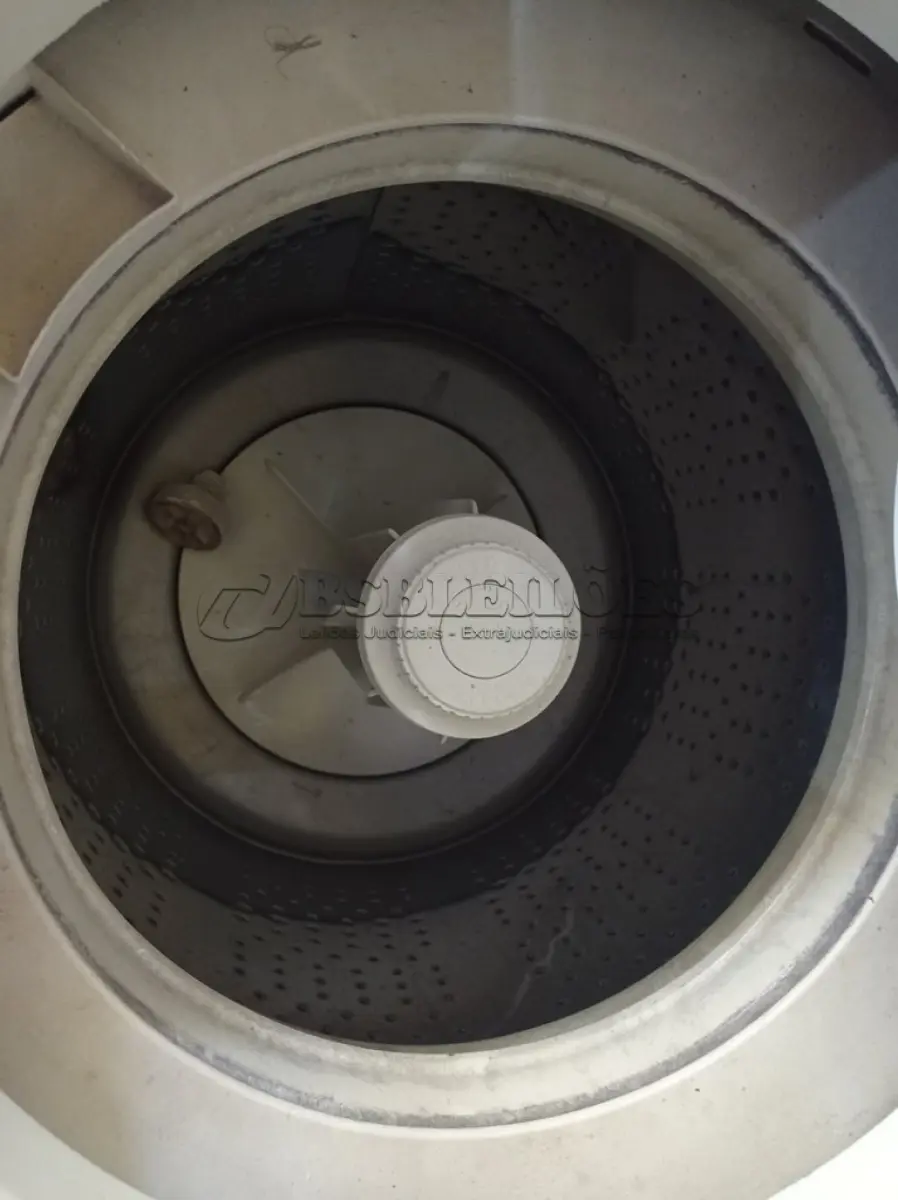 LOTE 522 - 01 MÁQUINA DE LAVAR ROUPAS MARCA BRASTEMP 11KG 220V. (NO ESTADO) ATENÇÃO! FAZER A VISITAÇÃO ANTES DE ARREMATAR, NÃO SABEMOS SE FUNCIONA. LEILÃO NÃO TEM GARANTIA E NEM DEVOLUÇÃO, SUJEITO A POSSÍVEIS AVARIAS VISÍVEIS/OCULTAS E/OU AUSÊNCIA DE COMPONENTES.