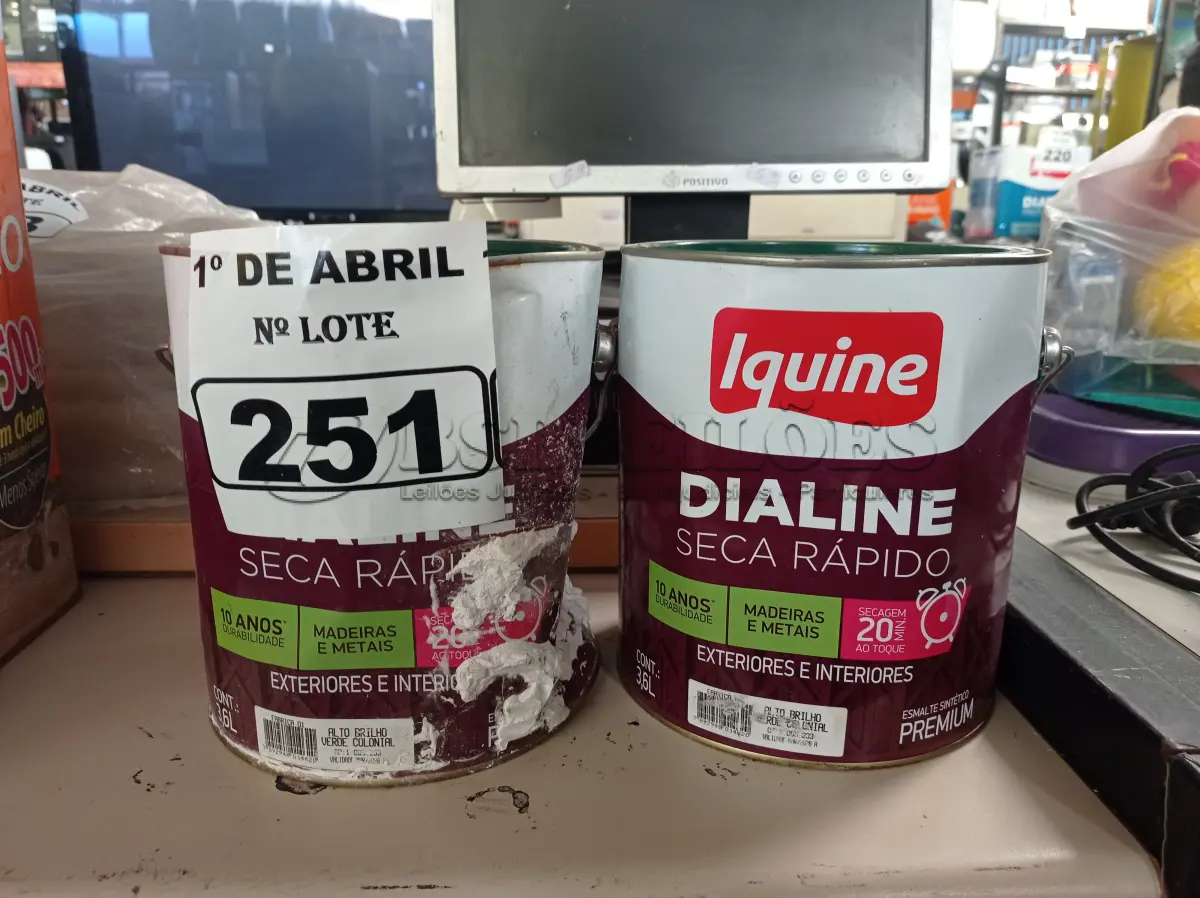 LOTE 251 - 02 GALÕES DE ESMALTE SINTÉTICO IQUINE DIALINE 3,6L NA COR VERDE COLONIAL. (NO ESTADO) ATENÇÃO! FAZER A VISITAÇÃO ANTES DE ARREMATAR, NÃO SABEMOS SE FUNCIONA. LEILÃO NÃO TEM GARANTIA E NEM DEVOLUÇÃO, SUJEITO A POSSÍVEIS AVARIAS VISÍVEIS/OCULTAS E/OU AUSÊNCIA DE COMPONENTES.