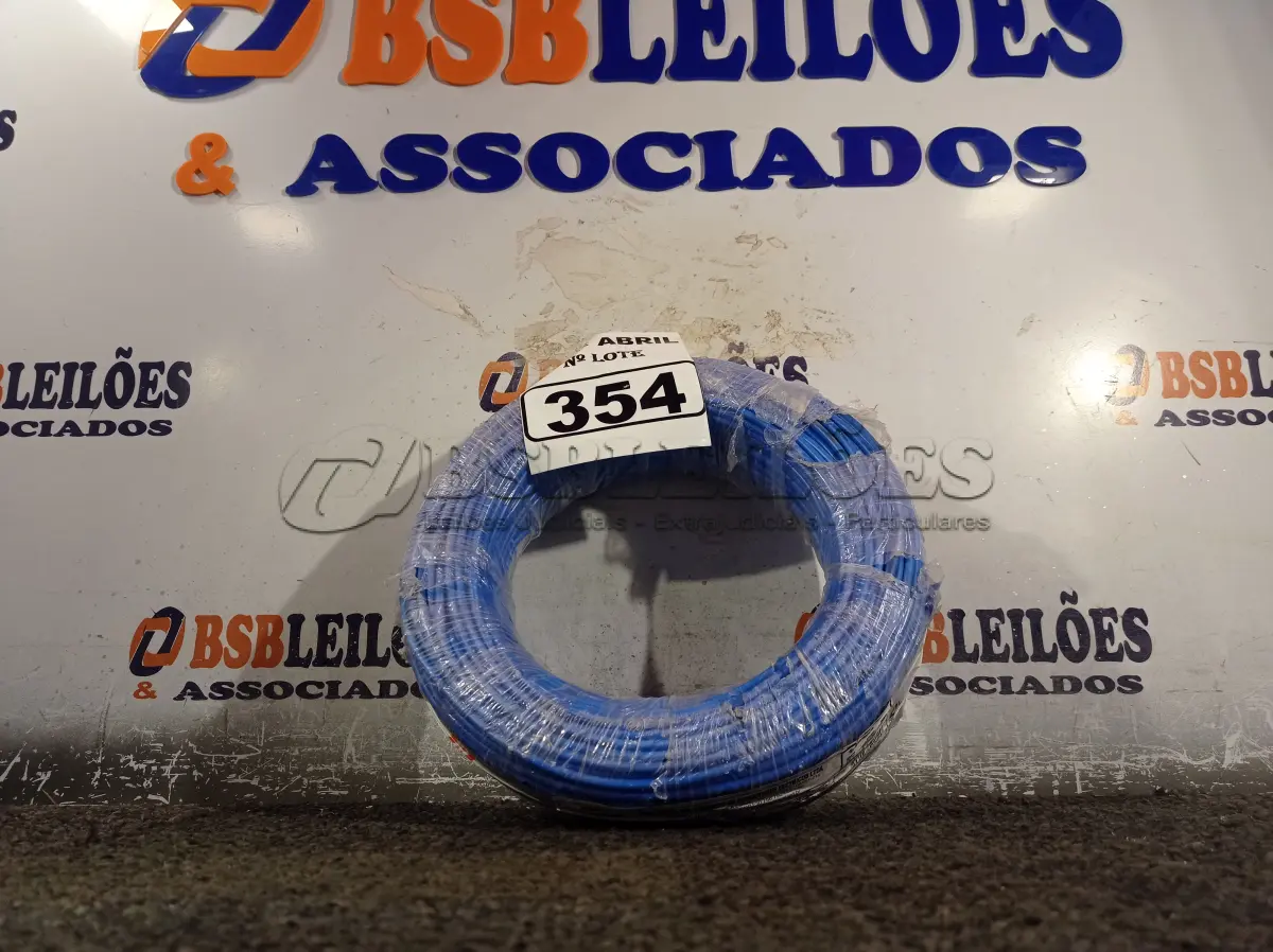 LOTE 354 - 01 ROLO DE CABO FLEXÍVEL 100M 4MM NA COR AZUL(NOVO). (NO ESTADO) ATENÇÃO! FAZER A VISITAÇÃO ANTES DE ARREMATAR, NÃO SABEMOS SE FUNCIONA. LEILÃO NÃO TEM GARANTIA E NEM DEVOLUÇÃO, SUJEITO A POSSÍVEIS AVARIAS VISÍVEIS/OCULTAS E/OU AUSÊNCIA DE COMPONENTES.