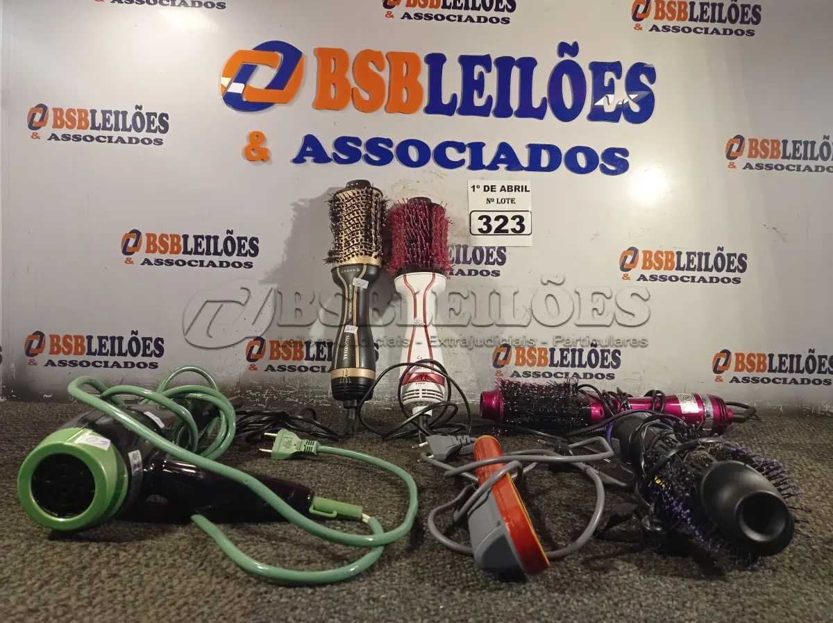 LOTE 323 - 05 ESCOVAS ROTATIVAS E 01 SECADOR. (NO ESTADO) ATENÇÃO! FAZER A VISITAÇÃO ANTES DE ARREMATAR, NÃO SABEMOS SE FUNCIONA. LEILÃO NÃO TEM GARANTIA E NEM DEVOLUÇÃO, SUJEITO A POSSÍVEIS AVARIAS VISÍVEIS/OCULTAS E/OU AUSÊNCIA DE COMPONENTES.