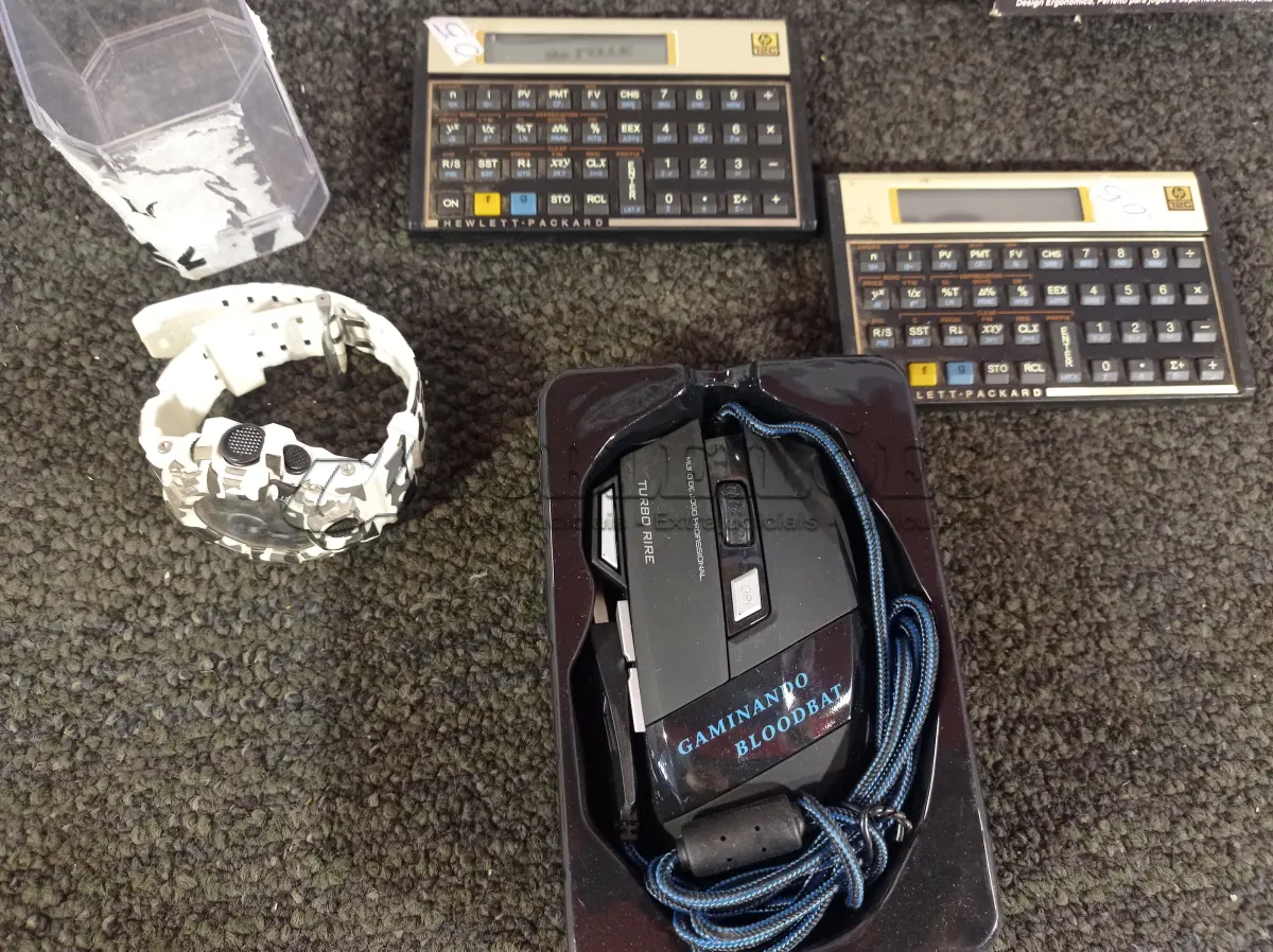 LOTE 287 - 01 RELÓGIO, 01 MOUSE GAMER E 02 CALCULADORAS. (NO ESTADO) ATENÇÃO! FAZER A VISITAÇÃO ANTES DE ARREMATAR, NÃO SABEMOS SE FUNCIONA. LEILÃO NÃO TEM GARANTIA E NEM DEVOLUÇÃO, SUJEITO A POSSÍVEIS AVARIAS VISÍVEIS/OCULTAS E/OU AUSÊNCIA DE COMPONENTES.