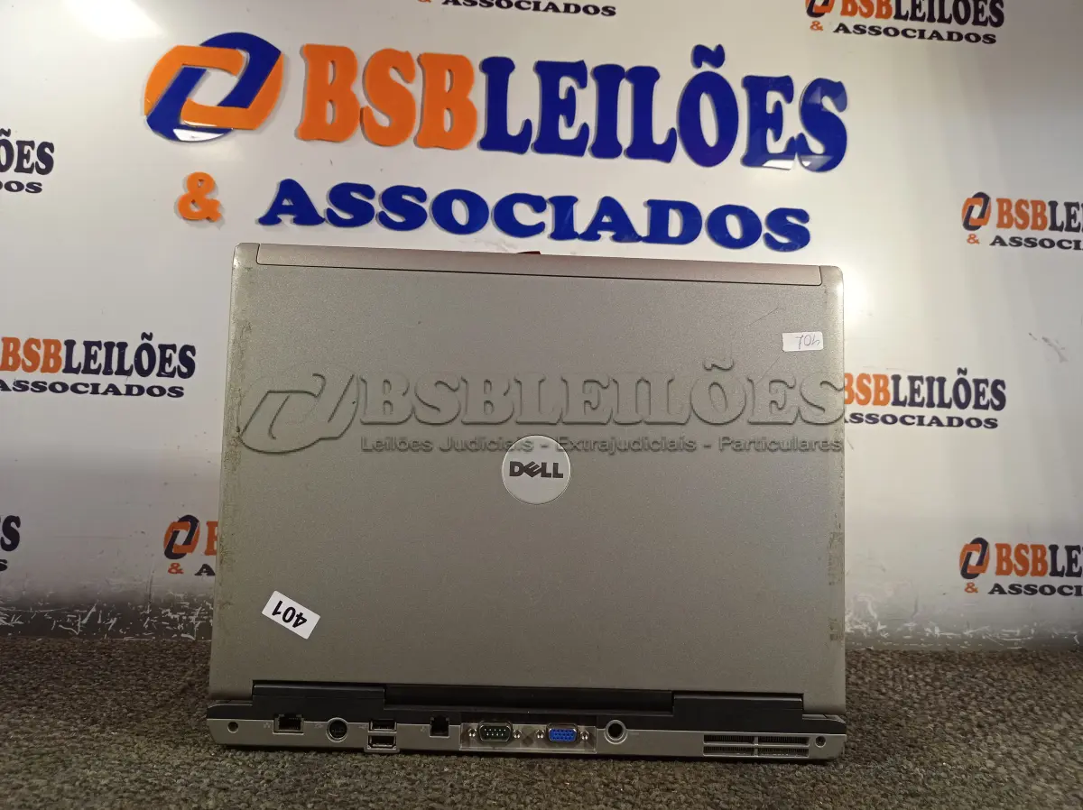 LOTE 304 - 01 NOTEBOOK MARCA DELL. (NO ESTADO) ATENÇÃO! FAZER A VISITAÇÃO ANTES DE ARREMATAR, NÃO SABEMOS SE FUNCIONA. LEILÃO NÃO TEM GARANTIA E NEM DEVOLUÇÃO, SUJEITO A POSSÍVEIS AVARIAS VISÍVEIS/OCULTAS E/OU AUSÊNCIA DE COMPONENTES.