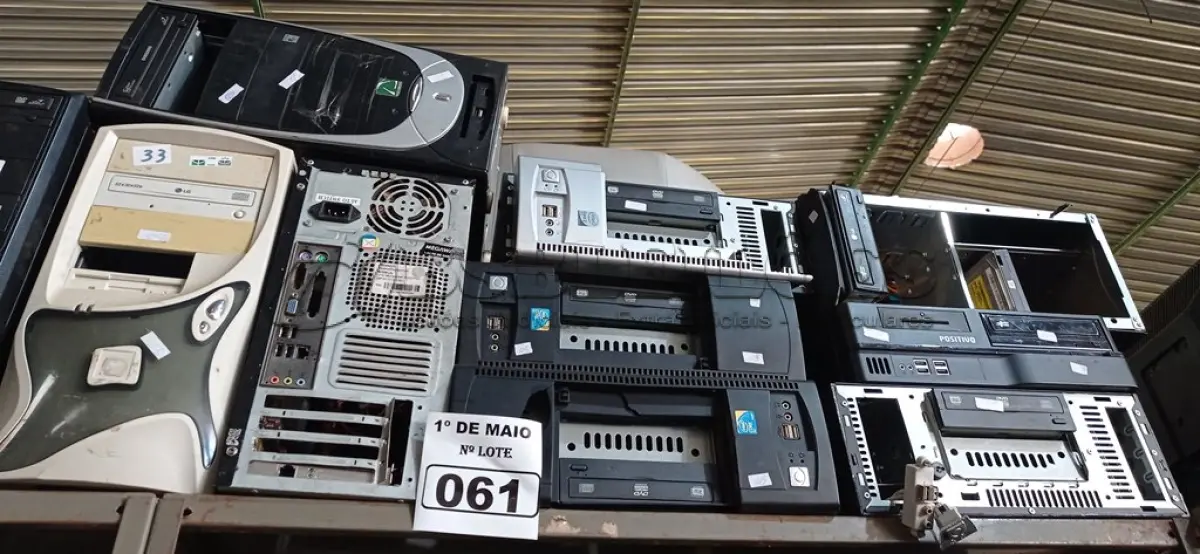 LOTE 061 - 10 CPU’S MARCAS E MODELOS DIVERSOS. (NO ESTADO) ATENÇÃO! FAZER A VISITAÇÃO ANTES DE ARREMATAR, NÃO SABEMOS SE FUNCIONA. LEILÃO NÃO TEM GARANTIA E NEM DEVOLUÇÃO, SUJEITO A POSSÍVEIS AVARIAS VISÍVEIS/OCULTAS E/OU AUSÊNCIA DE COMPONENTES.