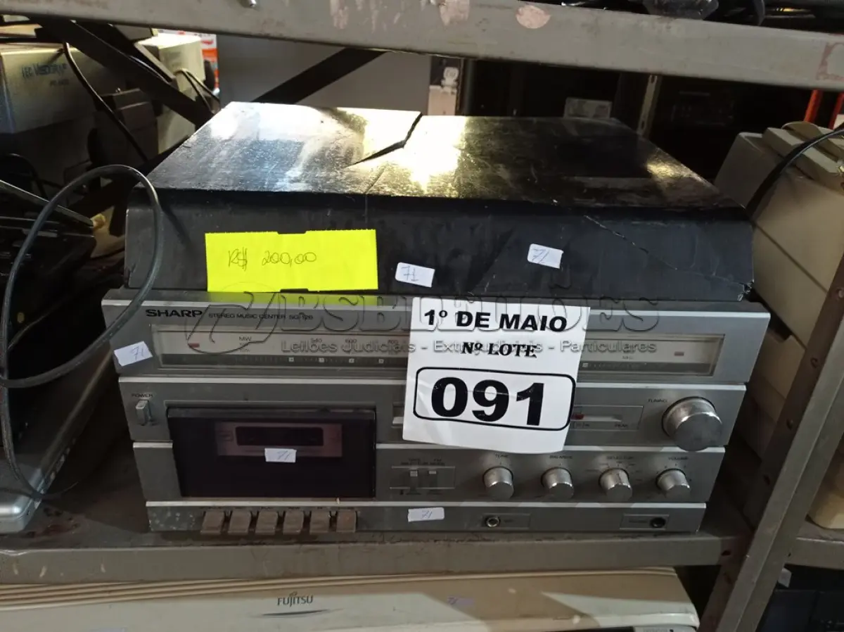 LOTE 091 - 01 APARELHO DE SOM 3X1 ANTIGO MARCA SHARP MODELO SG-12B. (NO ESTADO) ATENÇÃO! FAZER A VISITAÇÃO ANTES DE ARREMATAR, NÃO SABEMOS SE FUNCIONA. LEILÃO NÃO TEM GARANTIA E NEM DEVOLUÇÃO, SUJEITO A POSSÍVEIS AVARIAS VISÍVEIS/OCULTAS E/OU AUSÊNCIA DE COMPONENTES.