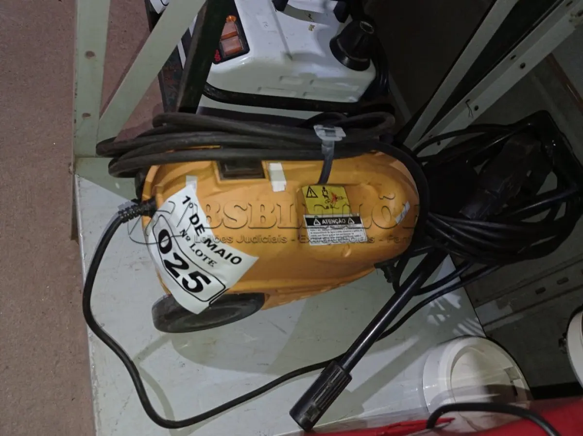 LOTE 025 - 01 LAVADORA DE ALTA PRESSÃO MARCA BRICO 220V. (NO ESTADO) ATENÇÃO! FAZER A VISITAÇÃO ANTES DE ARREMATAR, NÃO SABEMOS SE FUNCIONA. LEILÃO NÃO TEM GARANTIA E NEM DEVOLUÇÃO, SUJEITO A POSSÍVEIS AVARIAS VISÍVEIS/OCULTAS E/OU AUSÊNCIA DE COMPONENTES.