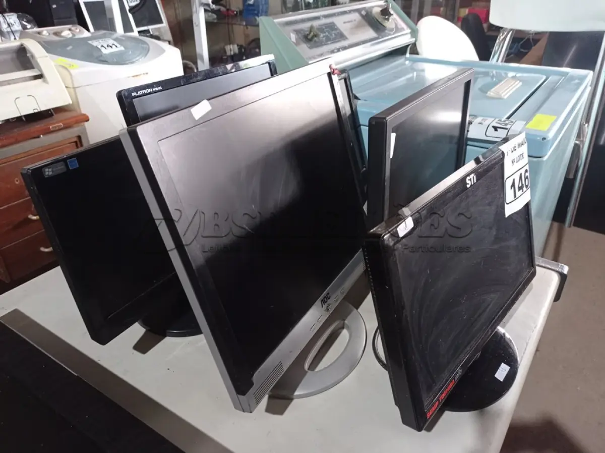 LOTE 146 - 06 MONITORES MARCAS E MODELOS DIVERSOS PARA RETIRADA DE PEÇAS. (NO ESTADO) ATENÇÃO! FAZER A VISITAÇÃO ANTES DE ARREMATAR, NÃO SABEMOS SE FUNCIONA. LEILÃO NÃO TEM GARANTIA E NEM DEVOLUÇÃO, SUJEITO A POSSÍVEIS AVARIAS VISÍVEIS/OCULTAS E/OU AUSÊNCIA DE COMPONENTES.