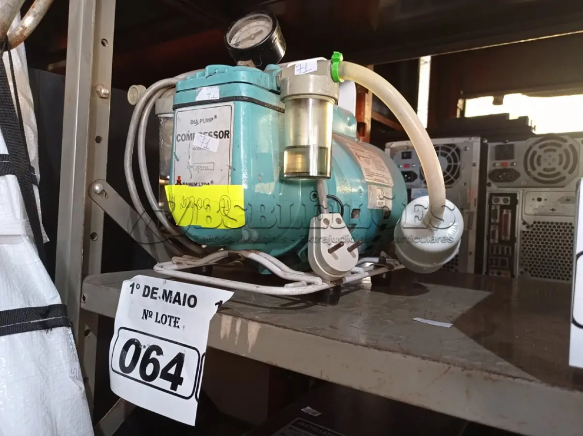 LOTE 064 - 01 BOMBA DE VÁCUO MARCA DIA-PUMP. (NO ESTADO) ATENÇÃO! FAZER A VISITAÇÃO ANTES DE ARREMATAR, NÃO SABEMOS SE FUNCIONA. LEILÃO NÃO TEM GARANTIA E NEM DEVOLUÇÃO, SUJEITO A POSSÍVEIS AVARIAS VISÍVEIS/OCULTAS E/OU AUSÊNCIA DE COMPONENTES.