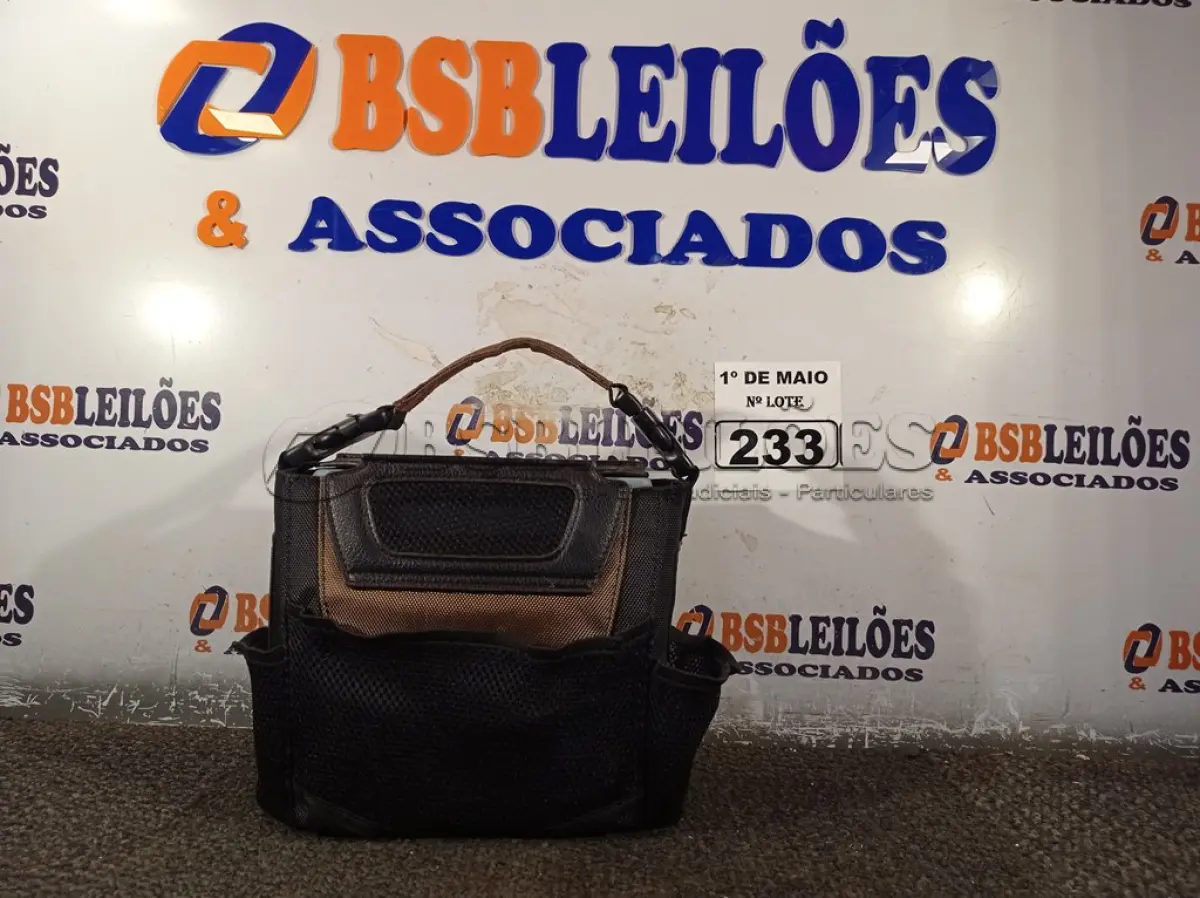 LOTE 233 - 01 CONTROLADOR DE OXIGÊNIO PORTÁTIL. (NO ESTADO) ATENÇÃO! FAZER A VISITAÇÃO ANTES DE ARREMATAR, NÃO SABEMOS SE FUNCIONA. LEILÃO NÃO TEM GARANTIA E NEM DEVOLUÇÃO, SUJEITO A POSSÍVEIS AVARIAS VISÍVEIS/OCULTAS E/OU AUSÊNCIA DE COMPONENTES.
