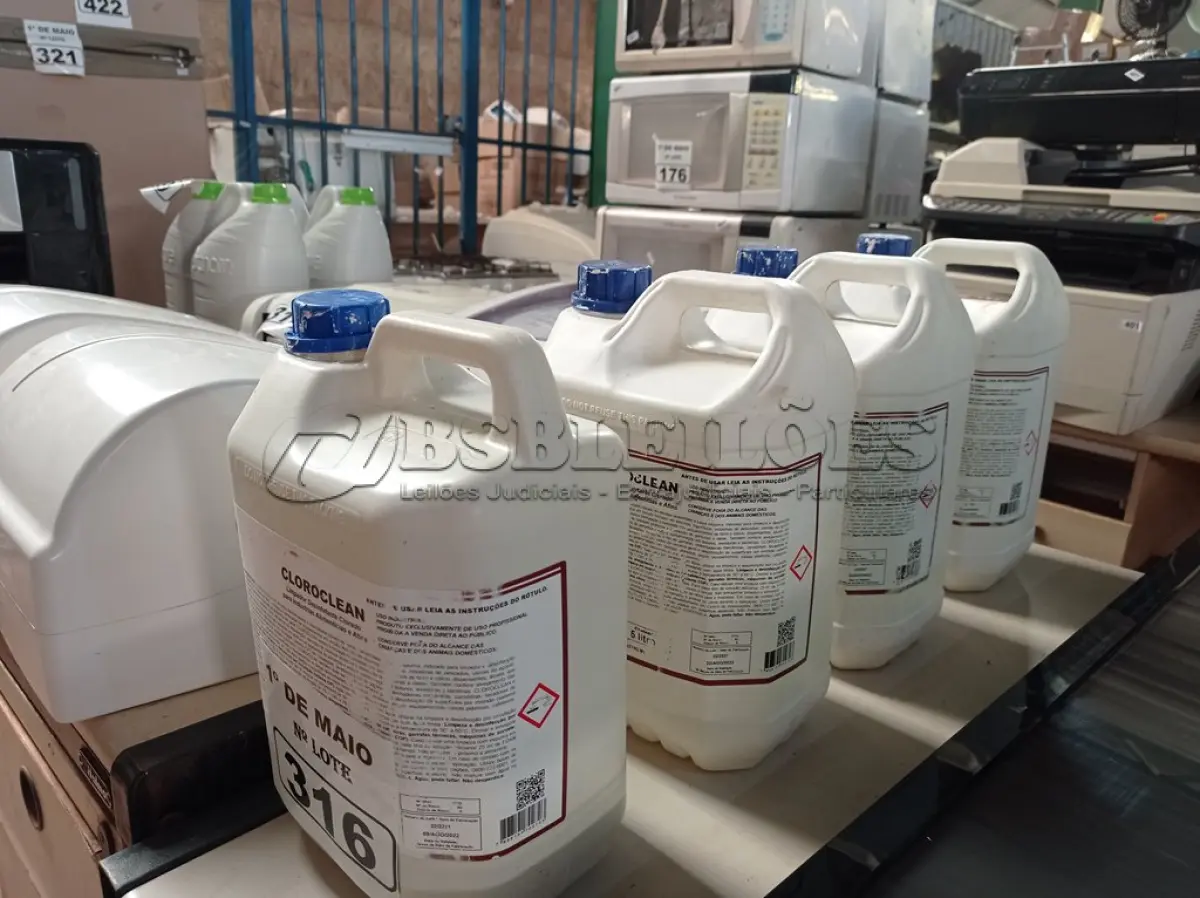 LOTE 316 - 20 LITROS DE CLOROCLEAN, LIMPADOR DESINFETANTE CLORADO PARA INDÚSTRIAS ALIMENTÍCIAS E AFINS. (NO ESTADO) ATENÇÃO! FAZER A VISITAÇÃO ANTES DE ARREMATAR, NÃO SABEMOS SE FUNCIONA. LEILÃO NÃO TEM GARANTIA E NEM DEVOLUÇÃO, SUJEITO A POSSÍVEIS AVARIAS VISÍVEIS/OCULTAS E/OU AUSÊNCIA DE COMPONENTES.