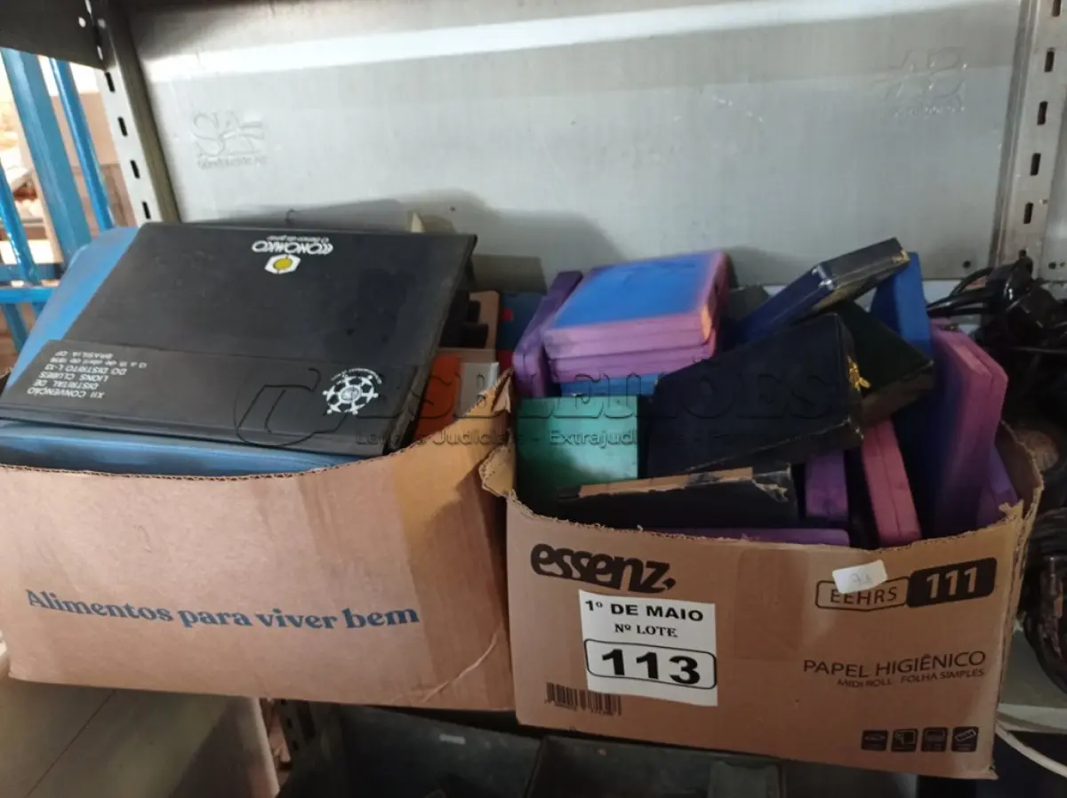 LOTE 113 - 01 LOTE COM PASTAS E CASES DIVERSOS. (NO ESTADO) ATENÇÃO! FAZER A VISITAÇÃO ANTES DE ARREMATAR, NÃO SABEMOS SE FUNCIONA. LEILÃO NÃO TEM GARANTIA E NEM DEVOLUÇÃO, SUJEITO A POSSÍVEIS AVARIAS VISÍVEIS/OCULTAS E/OU AUSÊNCIA DE COMPONENTES.