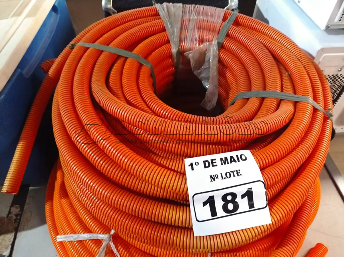 LOTE 181 - 02 ROLOS DE MANGUEIRA CORRUGADA. (NO ESTADO) ATENÇÃO! FAZER A VISITAÇÃO ANTES DE ARREMATAR, NÃO SABEMOS SE FUNCIONA. LEILÃO NÃO TEM GARANTIA E NEM DEVOLUÇÃO, SUJEITO A POSSÍVEIS AVARIAS VISÍVEIS/OCULTAS E/OU AUSÊNCIA DE COMPONENTES.