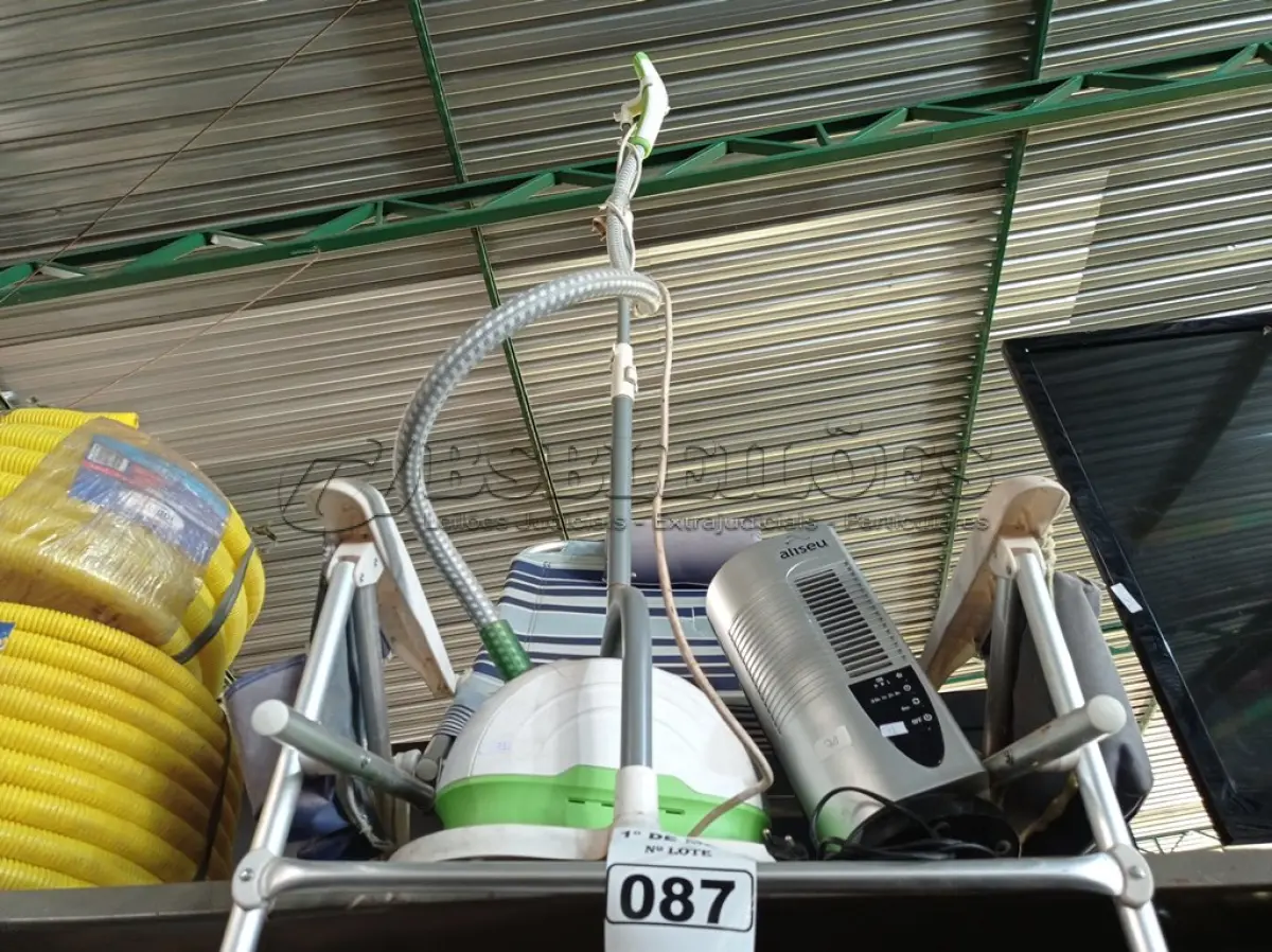 LOTE 087 - 01 CADEIRA DE PRAIA, 01 PASSADEIRA A VAPOR E 01 VENTILADOR. (NO ESTADO) ATENÇÃO! FAZER A VISITAÇÃO ANTES DE ARREMATAR, NÃO SABEMOS SE FUNCIONA. LEILÃO NÃO TEM GARANTIA E NEM DEVOLUÇÃO, SUJEITO A POSSÍVEIS AVARIAS VISÍVEIS/OCULTAS E/OU AUSÊNCIA DE COMPONENTES.