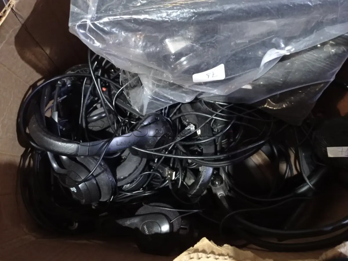 LOTE 034 - 01 LOTE COM VÁRIOS FONES DE OUVIDO MARCAS E MODELOS DIVERSOS. (NO ESTADO) ATENÇÃO! FAZER A VISITAÇÃO ANTES DE ARREMATAR, NÃO SABEMOS SE FUNCIONA. LEILÃO NÃO TEM GARANTIA E NEM DEVOLUÇÃO, SUJEITO A POSSÍVEIS AVARIAS VISÍVEIS/OCULTAS E/OU AUSÊNCIA DE COMPONENTES.