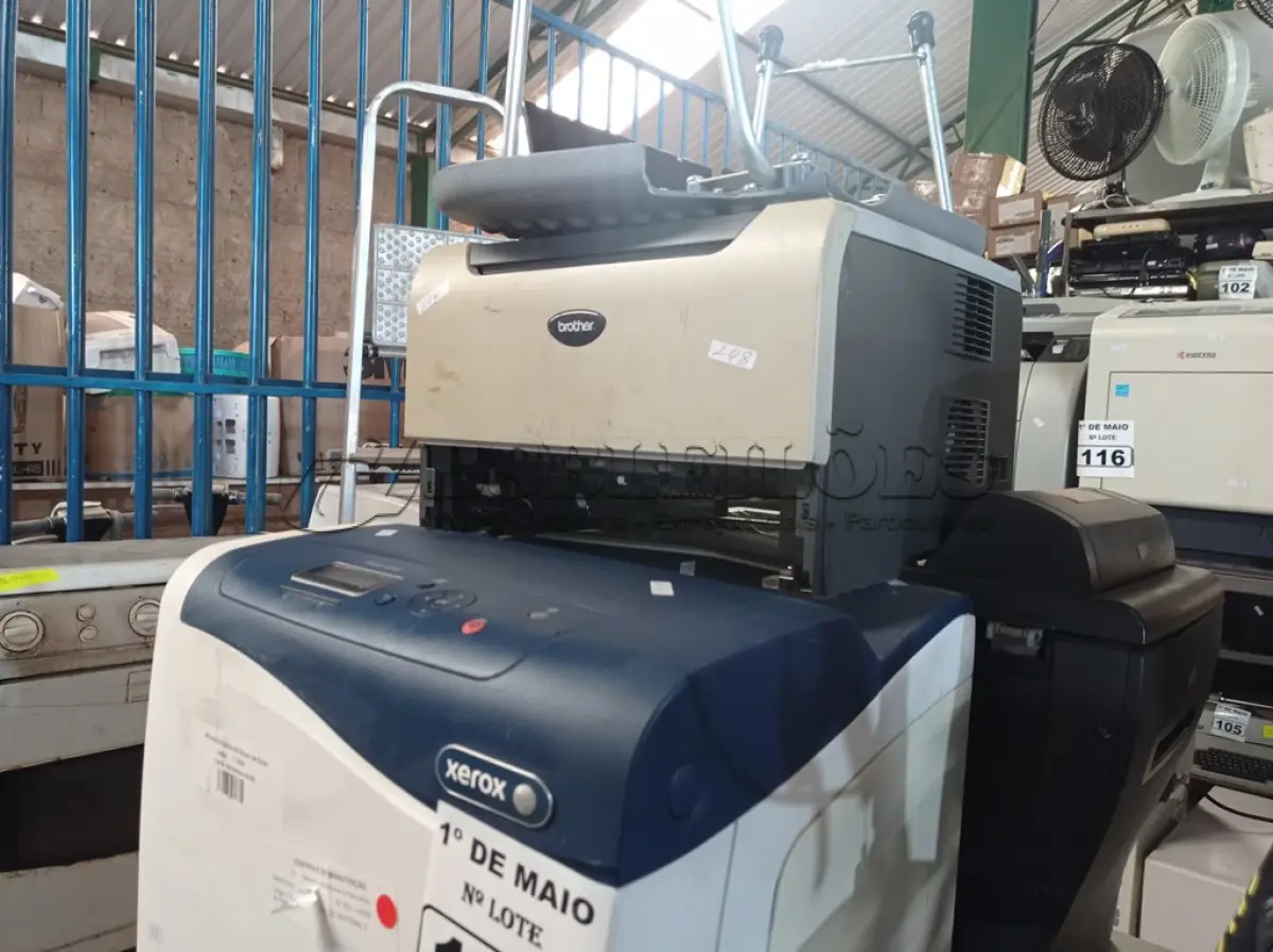 LOTE 171 - 01 DESCANSO PARA PÉS E 03 IMPRESSORAS MARCAS E MODELOS DIVERSOS PARA RETIRADA DE PEÇAS. (NO ESTADO) ATENÇÃO! FAZER A VISITAÇÃO ANTES DE ARREMATAR, NÃO SABEMOS SE FUNCIONA. LEILÃO NÃO TEM GARANTIA E NEM DEVOLUÇÃO, SUJEITO A POSSÍVEIS AVARIAS VISÍVEIS/OCULTAS E/OU AUSÊNCIA DE COMPONENTES.