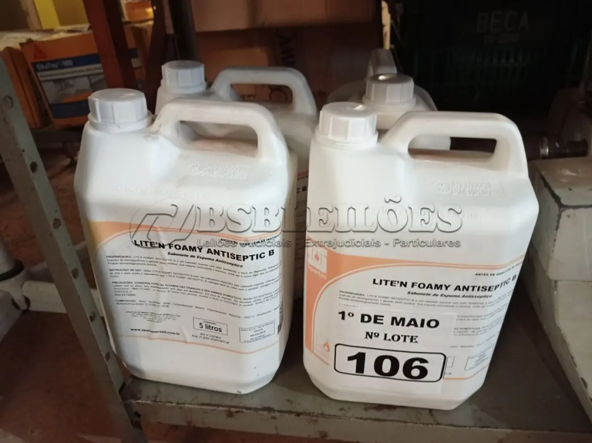 LOTE 106 - 20 LITROS DE SABONETE DE ESPUMA ANTISSÉPTICO. (NO ESTADO) ATENÇÃO! FAZER A VISITAÇÃO ANTES DE ARREMATAR, NÃO SABEMOS SE FUNCIONA. LEILÃO NÃO TEM GARANTIA E NEM DEVOLUÇÃO, SUJEITO A POSSÍVEIS AVARIAS VISÍVEIS/OCULTAS E/OU AUSÊNCIA DE COMPONENTES.