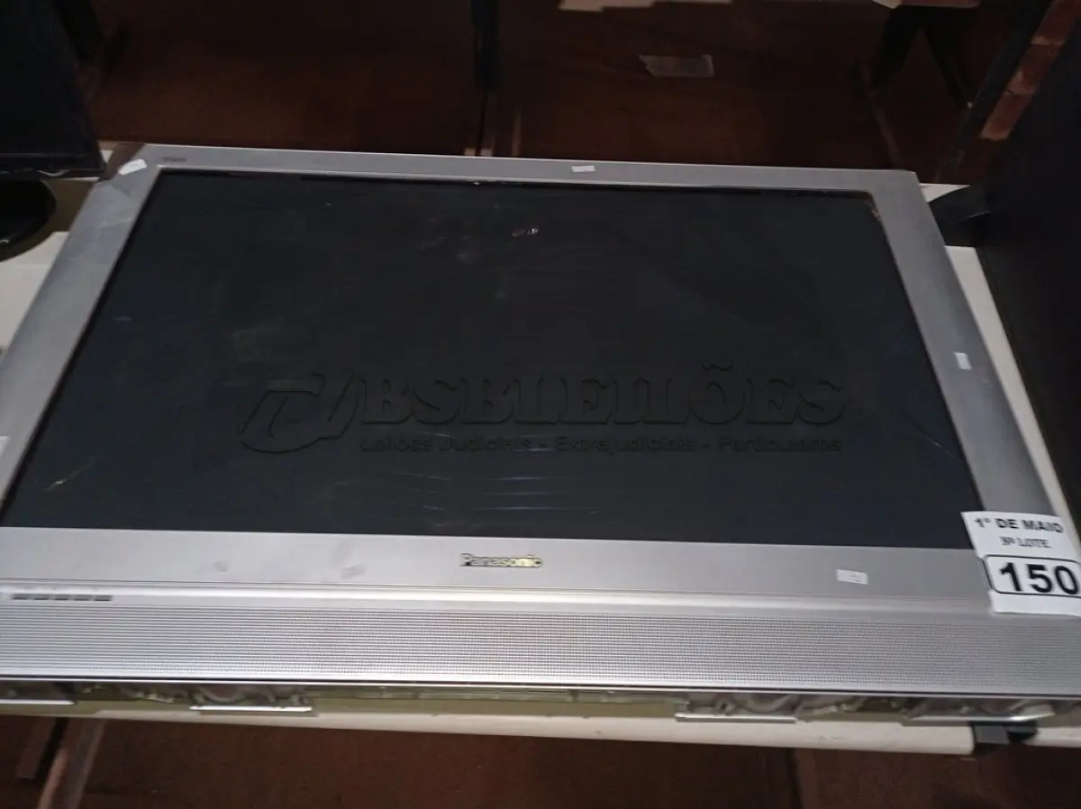 LOTE 150 - 01 TV PANASONIC 42” POL PARA RETIRADA DE PEÇAS. (NO ESTADO) ATENÇÃO! FAZER A VISITAÇÃO ANTES DE ARREMATAR, NÃO SABEMOS SE FUNCIONA. LEILÃO NÃO TEM GARANTIA E NEM DEVOLUÇÃO, SUJEITO A POSSÍVEIS AVARIAS VISÍVEIS/OCULTAS E/OU AUSÊNCIA DE COMPONENTES.