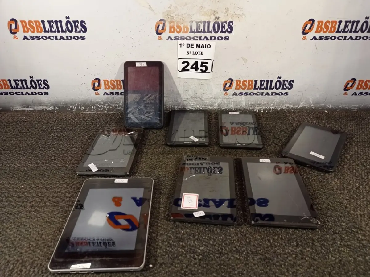 LOTE 245 - 08 TABLETS MARCAS E MODELOS DIVERSOS PARA RETIRADA DE PEÇAS. (NO ESTADO) ATENÇÃO! FAZER A VISITAÇÃO ANTES DE ARREMATAR, NÃO SABEMOS SE FUNCIONA. LEILÃO NÃO TEM GARANTIA E NEM DEVOLUÇÃO, SUJEITO A POSSÍVEIS AVARIAS VISÍVEIS/OCULTAS E/OU AUSÊNCIA DE COMPONENTES.