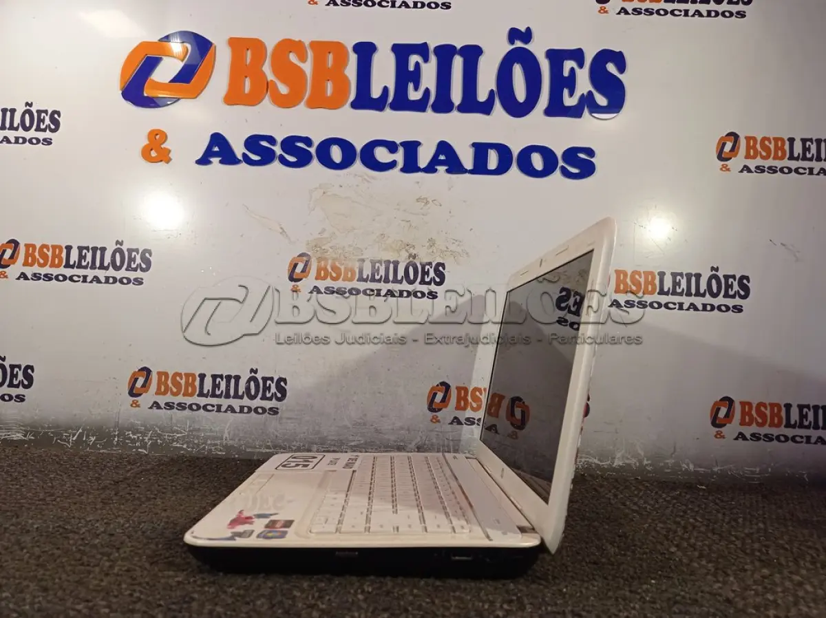 LOTE 015 - 01 NOTEBOOK MARCA HP. (NO ESTADO) ATENÇÃO! FAZER A VISITAÇÃO ANTES DE ARREMATAR, NÃO SABEMOS SE FUNCIONA. LEILÃO NÃO TEM GARANTIA E NEM DEVOLUÇÃO, SUJEITO A POSSÍVEIS AVARIAS VISÍVEIS/OCULTAS E/OU AUSÊNCIA DE COMPONENTES.
