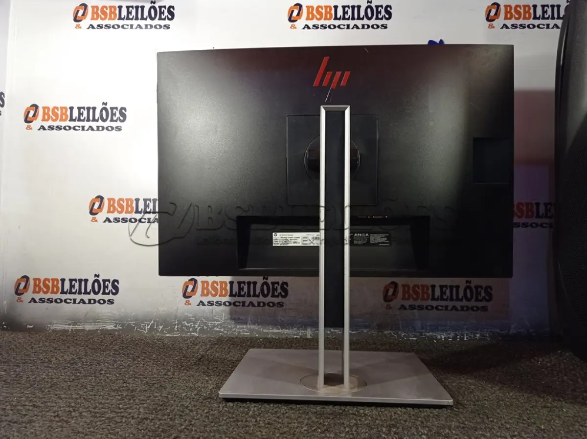 LOTE 043 - 01 MONITOR MARCA HP. (NO ESTADO) ATENÇÃO! FAZER A VISITAÇÃO ANTES DE ARREMATAR, NÃO SABEMOS SE FUNCIONA. LEILÃO NÃO TEM GARANTIA E NEM DEVOLUÇÃO, SUJEITO A POSSÍVEIS AVARIAS VISÍVEIS/OCULTAS E/OU AUSÊNCIA DE COMPONENTES.