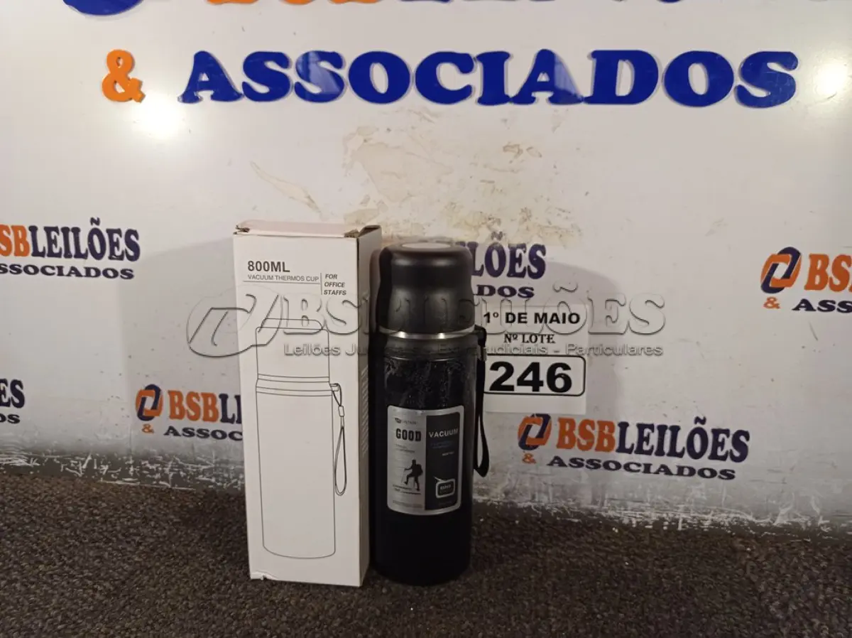 LOTE 246 - 01 GARRAFA TÉRMICA 800ML. (NO ESTADO) ATENÇÃO! FAZER A VISITAÇÃO ANTES DE ARREMATAR, NÃO SABEMOS SE FUNCIONA. LEILÃO NÃO TEM GARANTIA E NEM DEVOLUÇÃO, SUJEITO A POSSÍVEIS AVARIAS VISÍVEIS/OCULTAS E/OU AUSÊNCIA DE COMPONENTES.