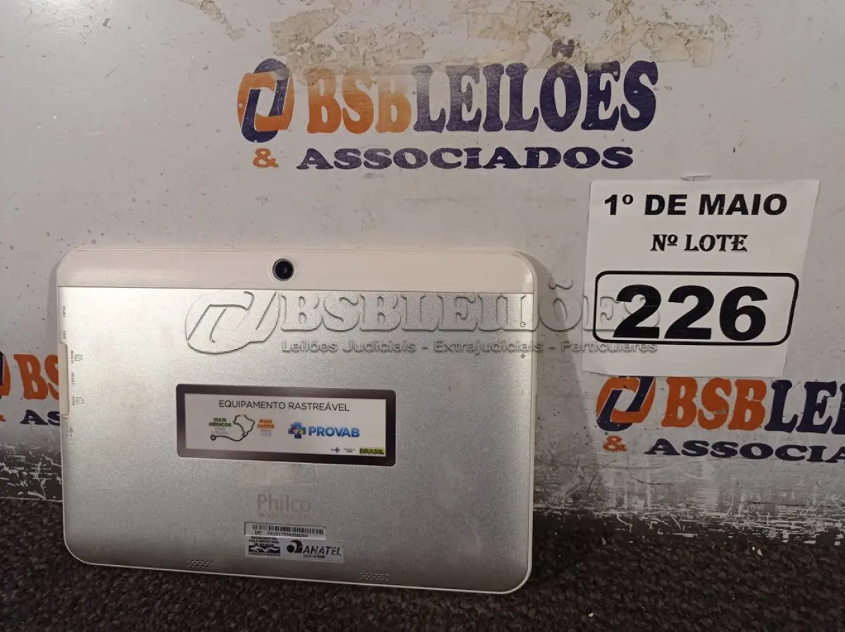 LOTE 226 - 01 TABLET MARCA PHILCO. (NO ESTADO) ATENÇÃO! FAZER A VISITAÇÃO ANTES DE ARREMATAR, NÃO SABEMOS SE FUNCIONA. LEILÃO NÃO TEM GARANTIA E NEM DEVOLUÇÃO, SUJEITO A POSSÍVEIS AVARIAS VISÍVEIS/OCULTAS E/OU AUSÊNCIA DE COMPONENTES.
