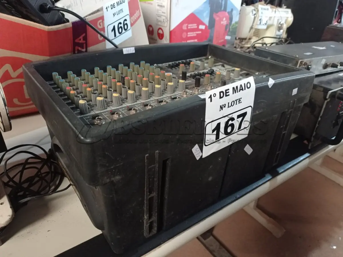 LOTE 167 - 01 MESA DE SOM AMPLIFICADA EUROPOWER PMP 1280S. (NO ESTADO) ATENÇÃO! FAZER A VISITAÇÃO ANTES DE ARREMATAR, NÃO SABEMOS SE FUNCIONA. LEILÃO NÃO TEM GARANTIA E NEM DEVOLUÇÃO, SUJEITO A POSSÍVEIS AVARIAS VISÍVEIS/OCULTAS E/OU AUSÊNCIA DE COMPONENTES.