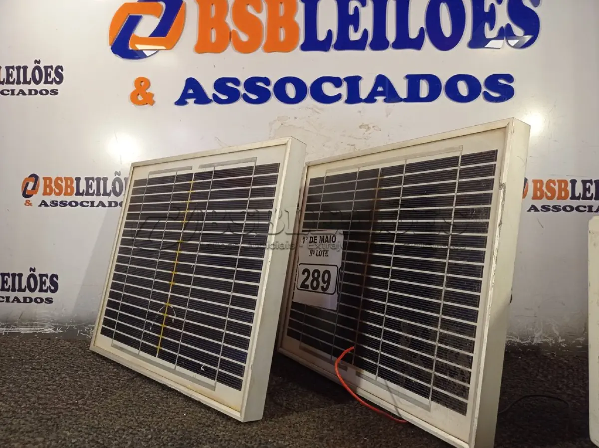 LOTE 289 - 02 PLACAS SOLARES 18V 10W. (NO ESTADO) ATENÇÃO! FAZER A VISITAÇÃO ANTES DE ARREMATAR, NÃO SABEMOS SE FUNCIONA. LEILÃO NÃO TEM GARANTIA E NEM DEVOLUÇÃO, SUJEITO A POSSÍVEIS AVARIAS VISÍVEIS/OCULTAS E/OU AUSÊNCIA DE COMPONENTES.