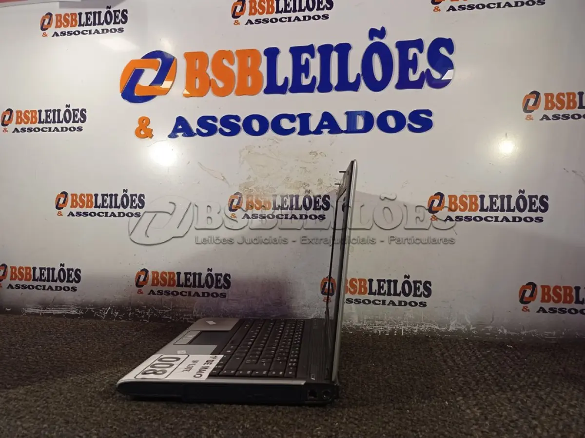 LOTE 008 - 01 NOTEBOOK MARCA ACER. (NO ESTADO) ATENÇÃO! FAZER A VISITAÇÃO ANTES DE ARREMATAR, NÃO SABEMOS SE FUNCIONA. LEILÃO NÃO TEM GARANTIA E NEM DEVOLUÇÃO, SUJEITO A POSSÍVEIS AVARIAS VISÍVEIS/OCULTAS E/OU AUSÊNCIA DE COMPONENTES.