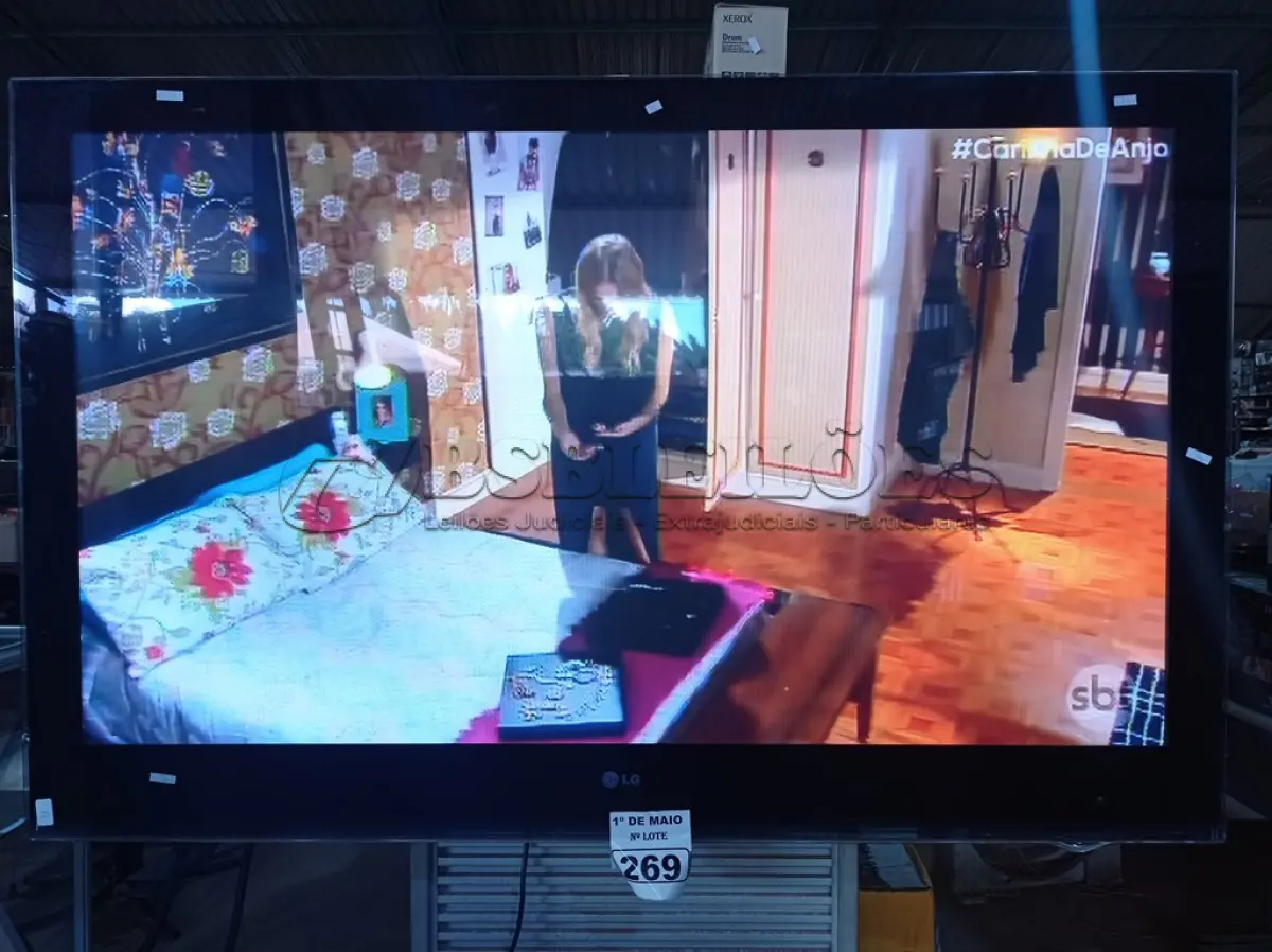LOTE 269 - 01 TV LG 60” POL. (NO ESTADO) ATENÇÃO! FAZER A VISITAÇÃO ANTES DE ARREMATAR, NÃO SABEMOS SE FUNCIONA. LEILÃO NÃO TEM GARANTIA E NEM DEVOLUÇÃO, SUJEITO A POSSÍVEIS AVARIAS VISÍVEIS/OCULTAS E/OU AUSÊNCIA DE COMPONENTES.