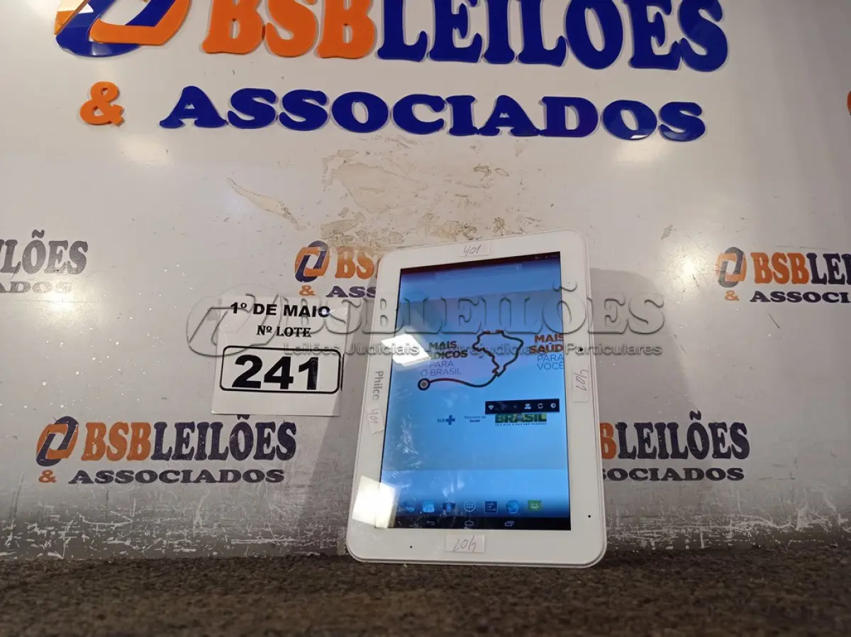 LOTE 241 - 01 TABLET MARCA PHILCO. (NO ESTADO) ATENÇÃO! FAZER A VISITAÇÃO ANTES DE ARREMATAR, NÃO SABEMOS SE FUNCIONA. LEILÃO NÃO TEM GARANTIA E NEM DEVOLUÇÃO, SUJEITO A POSSÍVEIS AVARIAS VISÍVEIS/OCULTAS E/OU AUSÊNCIA DE COMPONENTES.