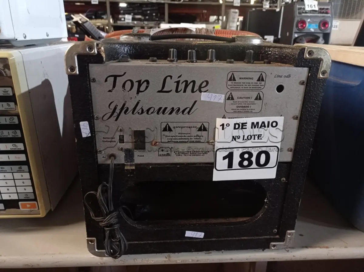LOTE 180 - 01 CAIXA DE SOM AMPLIFICADA PARA GUITARRA. (NO ESTADO) ATENÇÃO! FAZER A VISITAÇÃO ANTES DE ARREMATAR, NÃO SABEMOS SE FUNCIONA. LEILÃO NÃO TEM GARANTIA E NEM DEVOLUÇÃO, SUJEITO A POSSÍVEIS AVARIAS VISÍVEIS/OCULTAS E/OU AUSÊNCIA DE COMPONENTES.