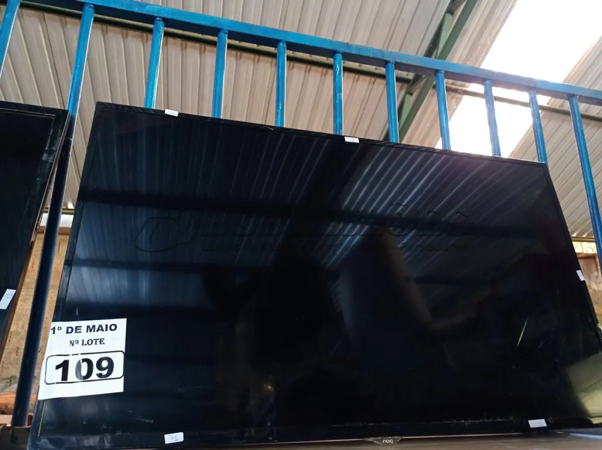 LOTE 109 - 01 TV DE LED MARCA AOC 43” POL PARA RETIRADA DE PEÇAS. (NO ESTADO) ATENÇÃO! FAZER A VISITAÇÃO ANTES DE ARREMATAR, NÃO SABEMOS SE FUNCIONA. LEILÃO NÃO TEM GARANTIA E NEM DEVOLUÇÃO, SUJEITO A POSSÍVEIS AVARIAS VISÍVEIS/OCULTAS E/OU AUSÊNCIA DE COMPONENTES.