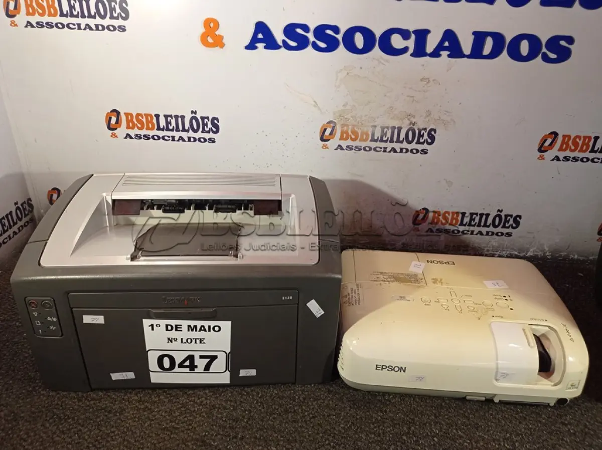 LOTE 047 - 01 PROJETOR MULTIMIDIA MARCA EPSON E 01 IMPRESSORA A LASER MARCA LEXMARK MODELO E120. (NO ESTADO) ATENÇÃO! FAZER A VISITAÇÃO ANTES DE ARREMATAR, NÃO SABEMOS SE FUNCIONA. LEILÃO NÃO TEM GARANTIA E NEM DEVOLUÇÃO, SUJEITO A POSSÍVEIS AVARIAS VISÍVEIS/OCULTAS E/OU AUSÊNCIA DE COMPONENTES.
