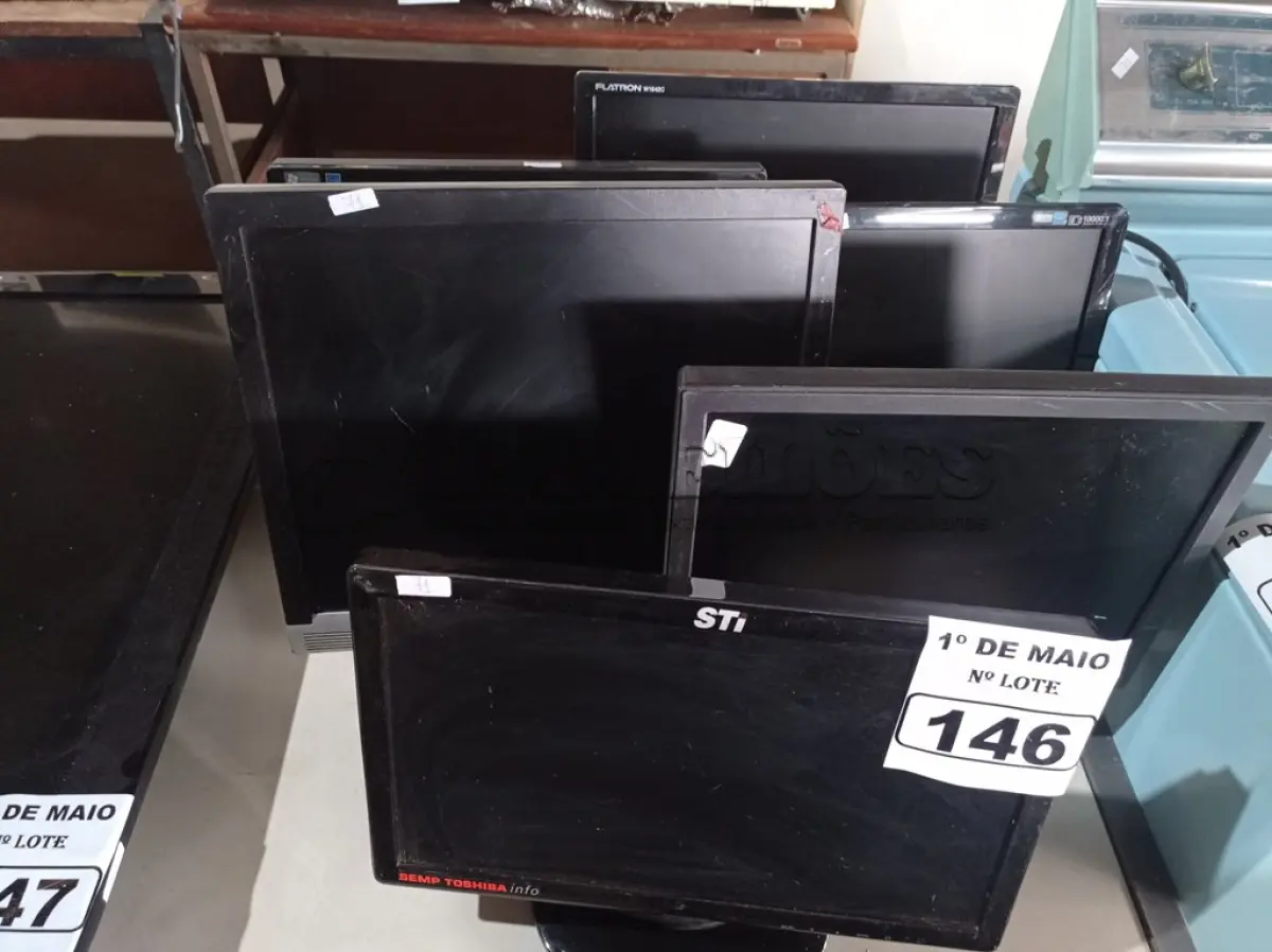 LOTE 146 - 06 MONITORES MARCAS E MODELOS DIVERSOS PARA RETIRADA DE PEÇAS. (NO ESTADO) ATENÇÃO! FAZER A VISITAÇÃO ANTES DE ARREMATAR, NÃO SABEMOS SE FUNCIONA. LEILÃO NÃO TEM GARANTIA E NEM DEVOLUÇÃO, SUJEITO A POSSÍVEIS AVARIAS VISÍVEIS/OCULTAS E/OU AUSÊNCIA DE COMPONENTES.
